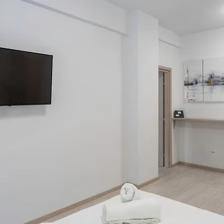 New And Renovated Close To Megaro Mousikis * Athens