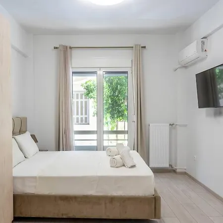 Apartment New And Renovated Close To Megaro Mousikis